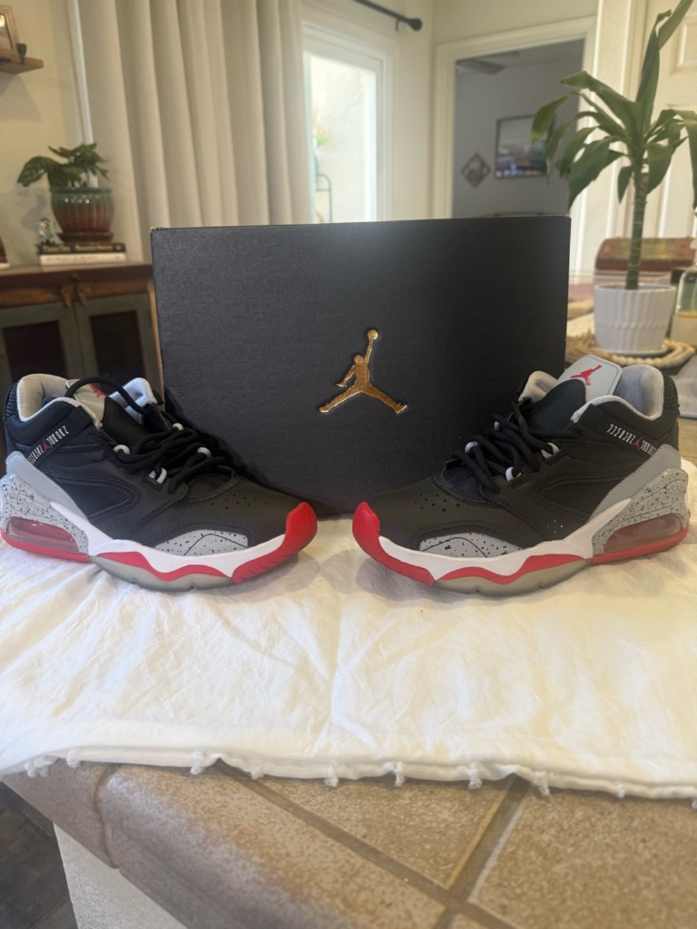 Jordan Men’s Black/Gray/Red Retro Basketball Sneakers
